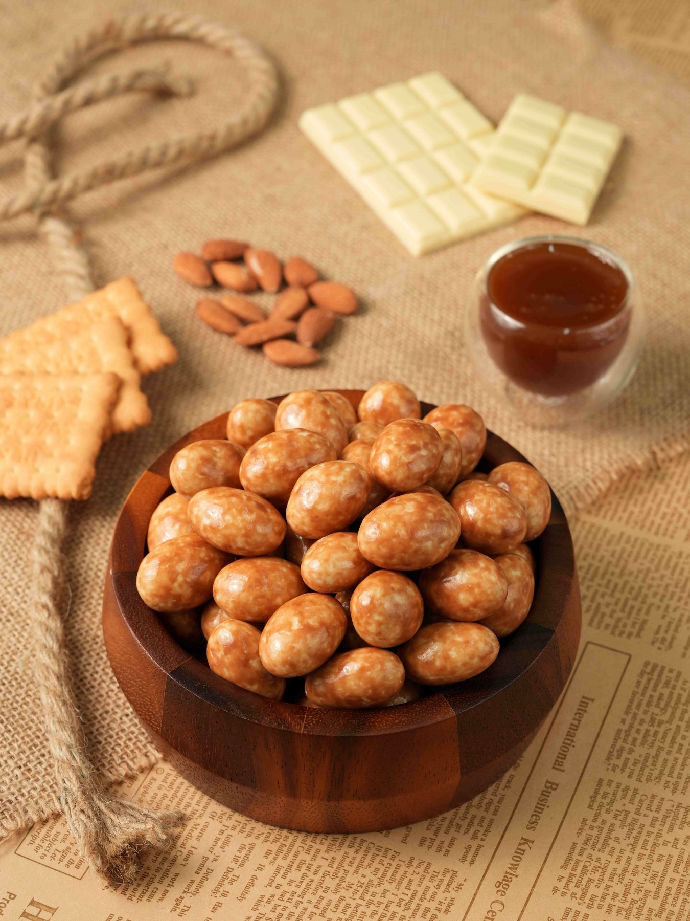 ALMOND COATED CRUNCHY BISCUIT AND CARAMEL CHOCOLATE - 200g