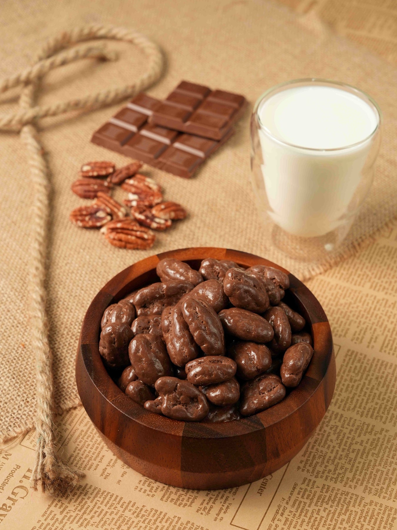 PECAN COATED MILK CHOCOLATE - 300g